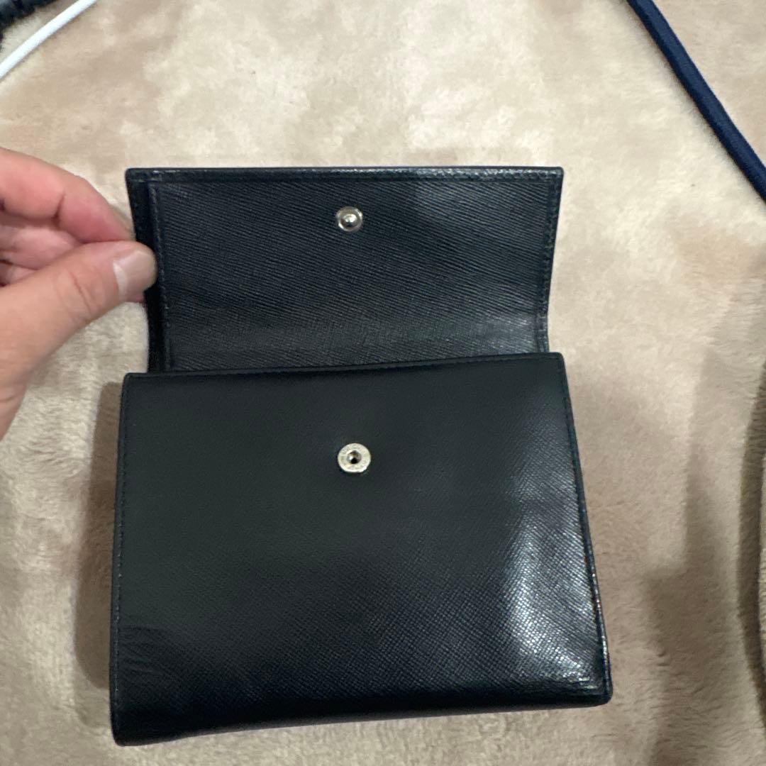 本日限定値下げ‼️プラダ 二つ折り財布 サフィアーノレザー 三角ロゴ ブラック 黒