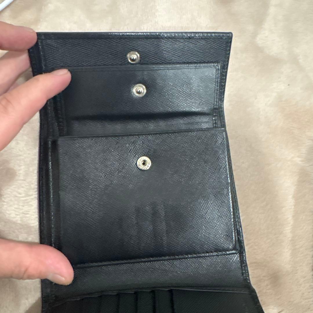本日限定値下げ‼️プラダ 二つ折り財布 サフィアーノレザー 三角ロゴ ブラック 黒