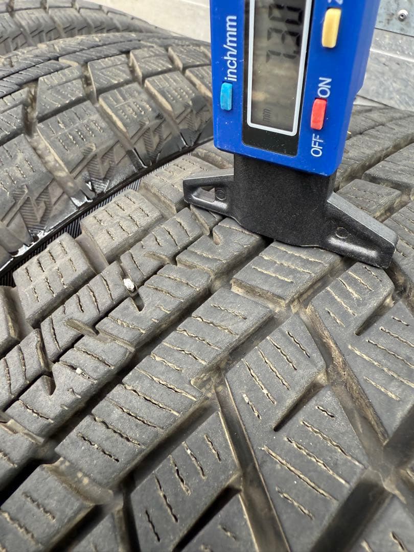 ヨコハマスタッドレス175／65R15 84Q深溝