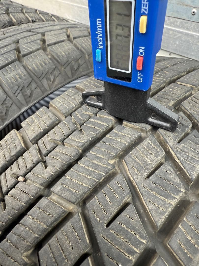ヨコハマスタッドレス175／65R15 84Q深溝