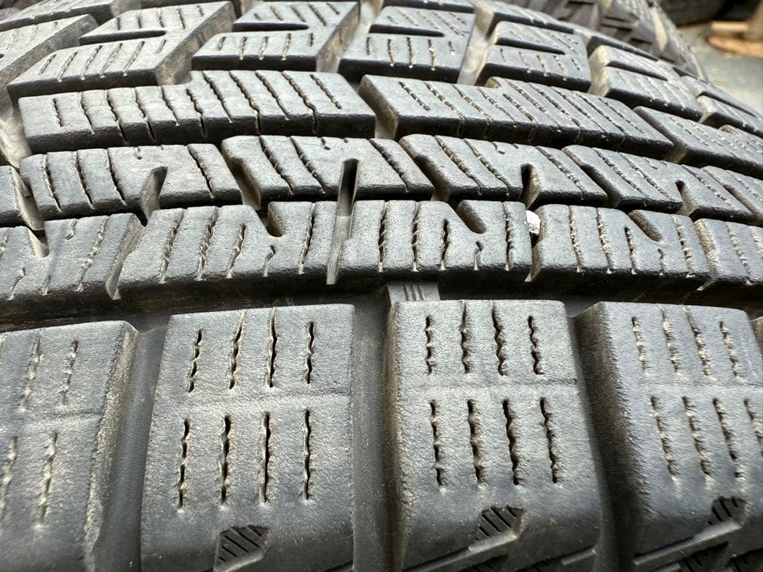 ヨコハマスタッドレス175／65R15 84Q深溝
