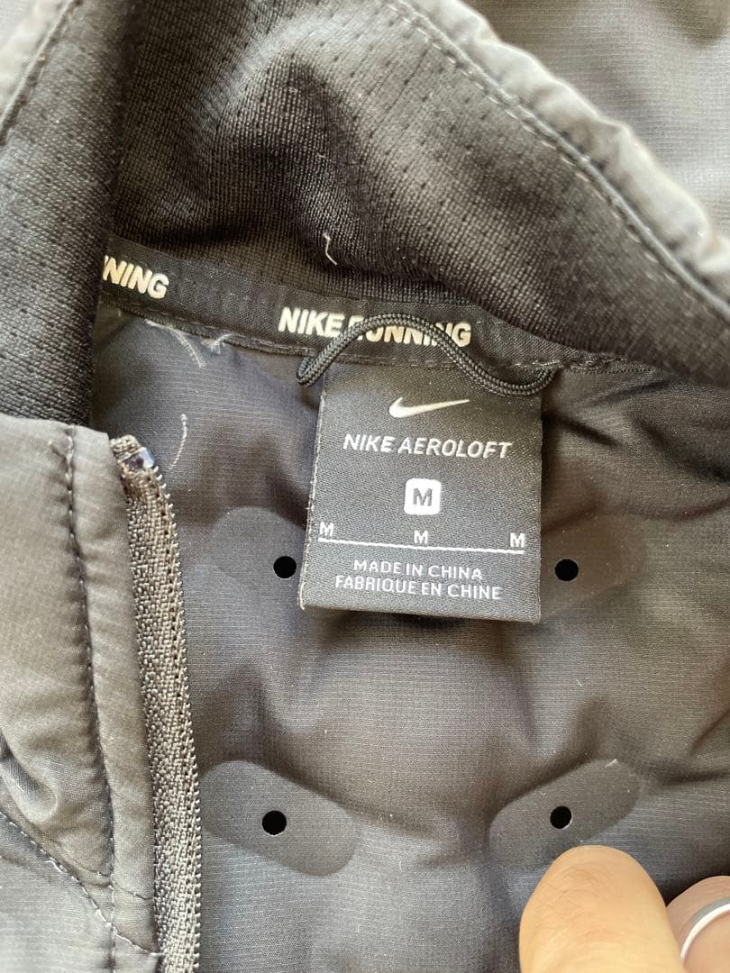Nikeエアロロフト ブラック ベスト M