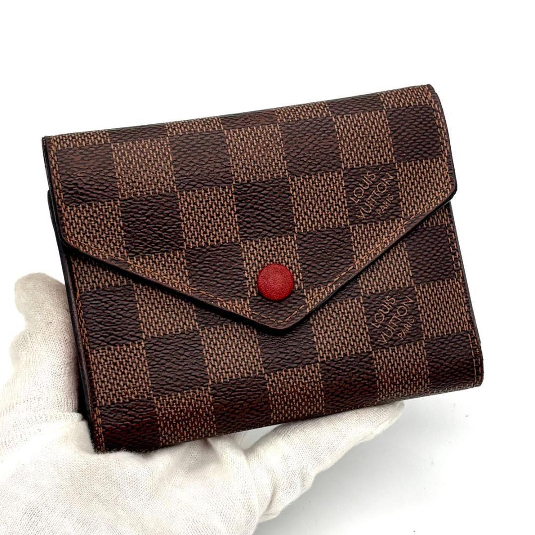 【新型】ルイヴィトン ダミエ エベヌ ヴィクトリーヌ ルージュ 三つ折り財布