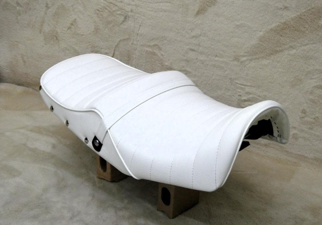 XJR400前期　白皮ボタン　タックロールシート /4HM 新品