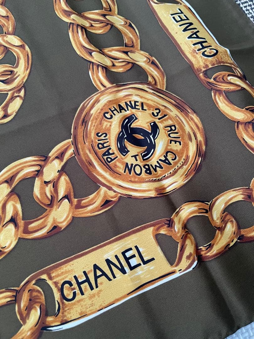CHANEL 100%シルク スカーフ チェーンデザイン