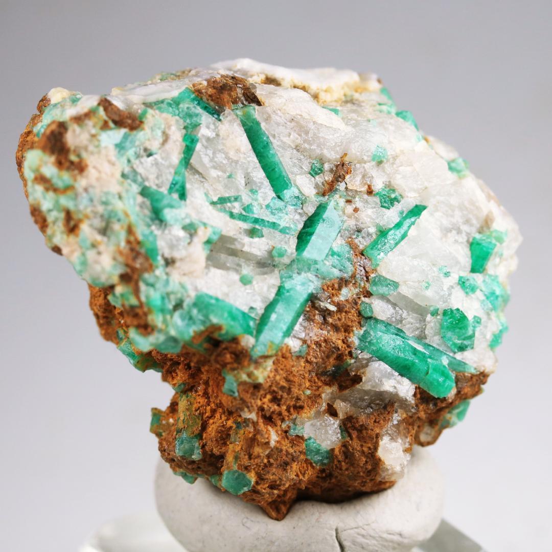 緑柱石 エメラルド ⑨ / アフガニスタン産 / 原石 天然石 翠玉 緑玉