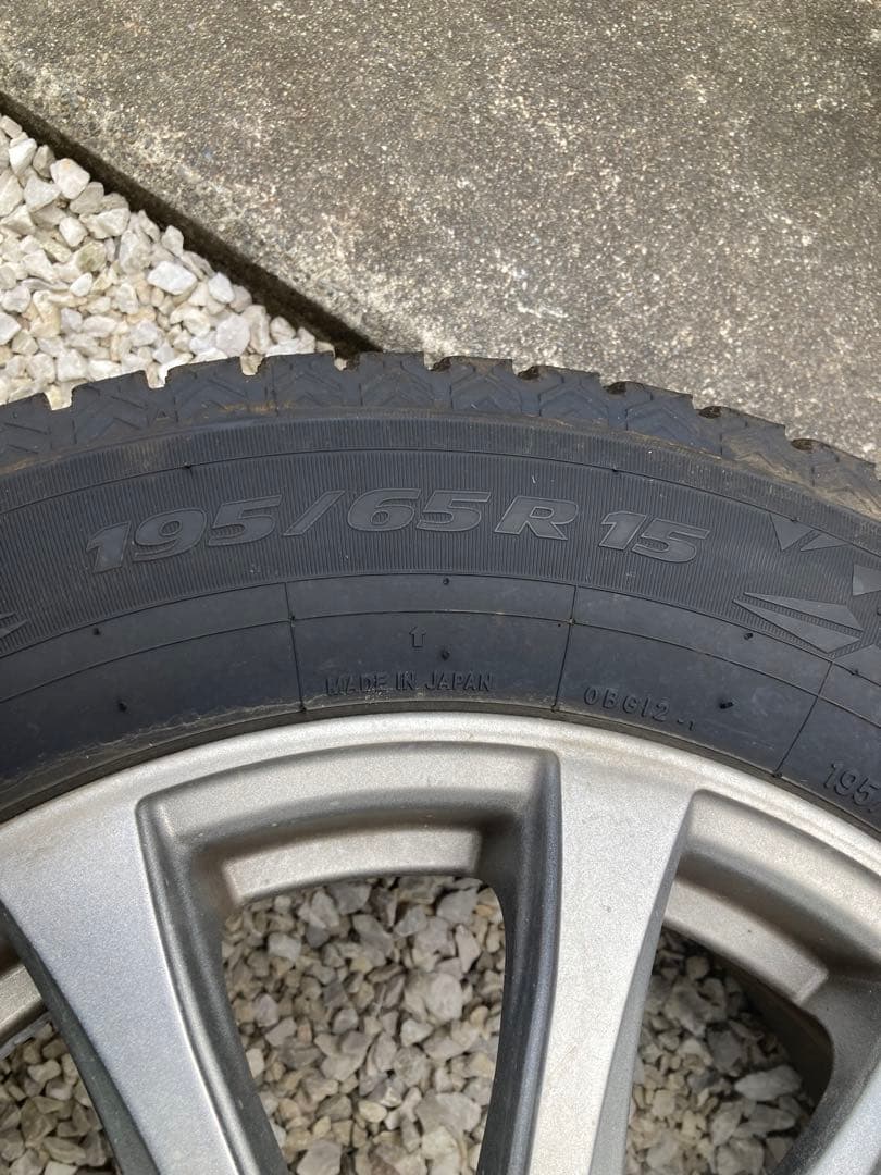 2022年製スタッドレスタイヤ 195/65 R15 4本セット引取限定