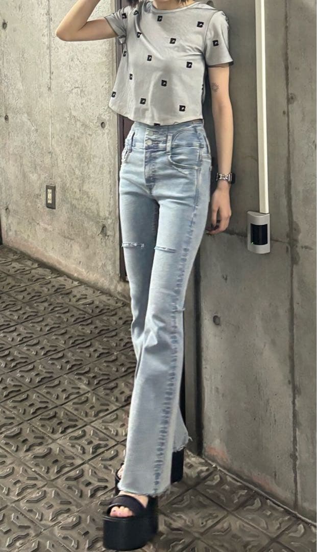 新品 タグ付き EMODA サイドオープンハイウエストフレアジーンズ