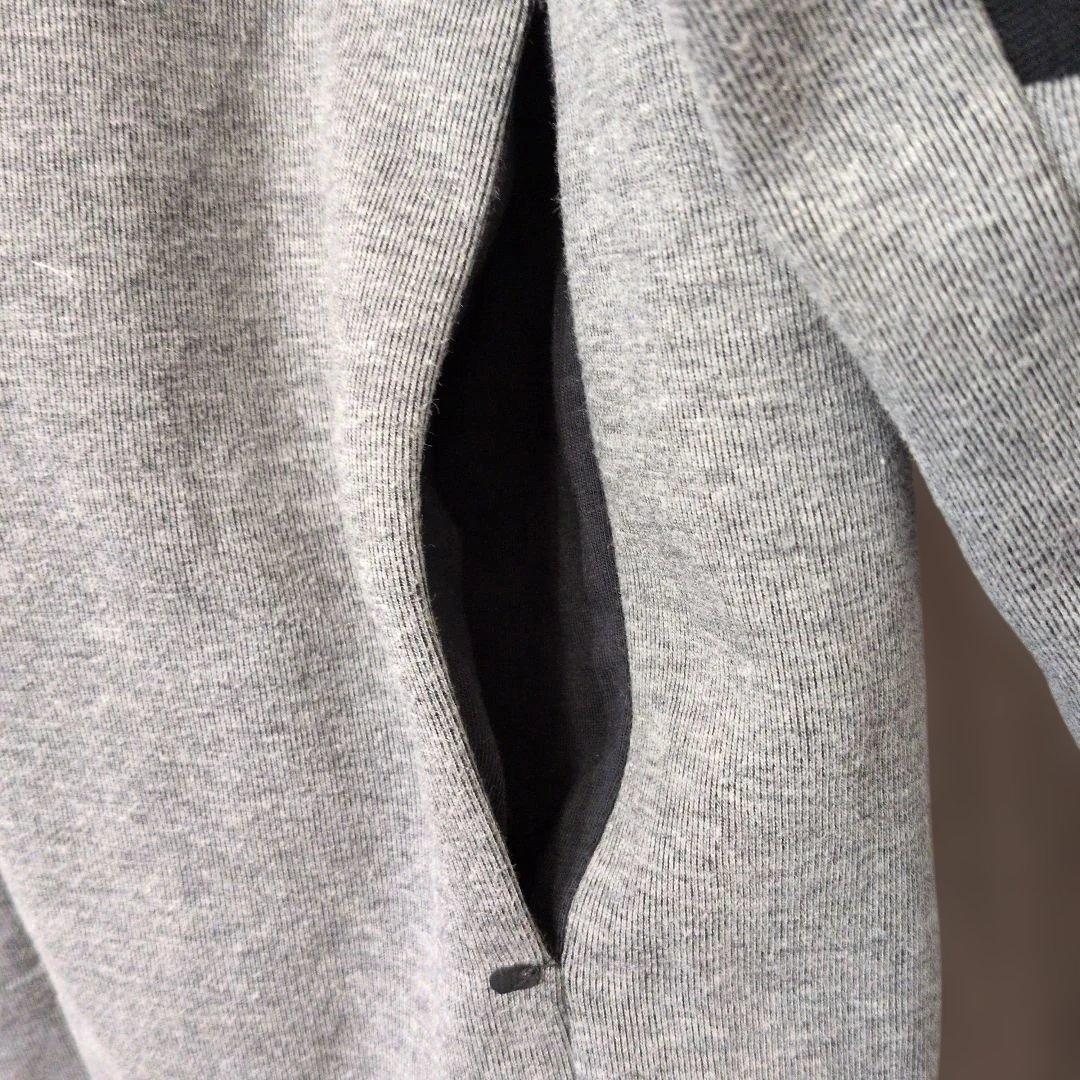 海外限定色　NIKE テックフリースパーカー