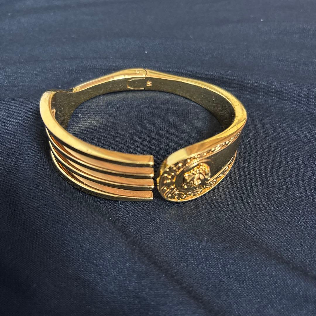 VERSACEゴールドフォークデザインバングル