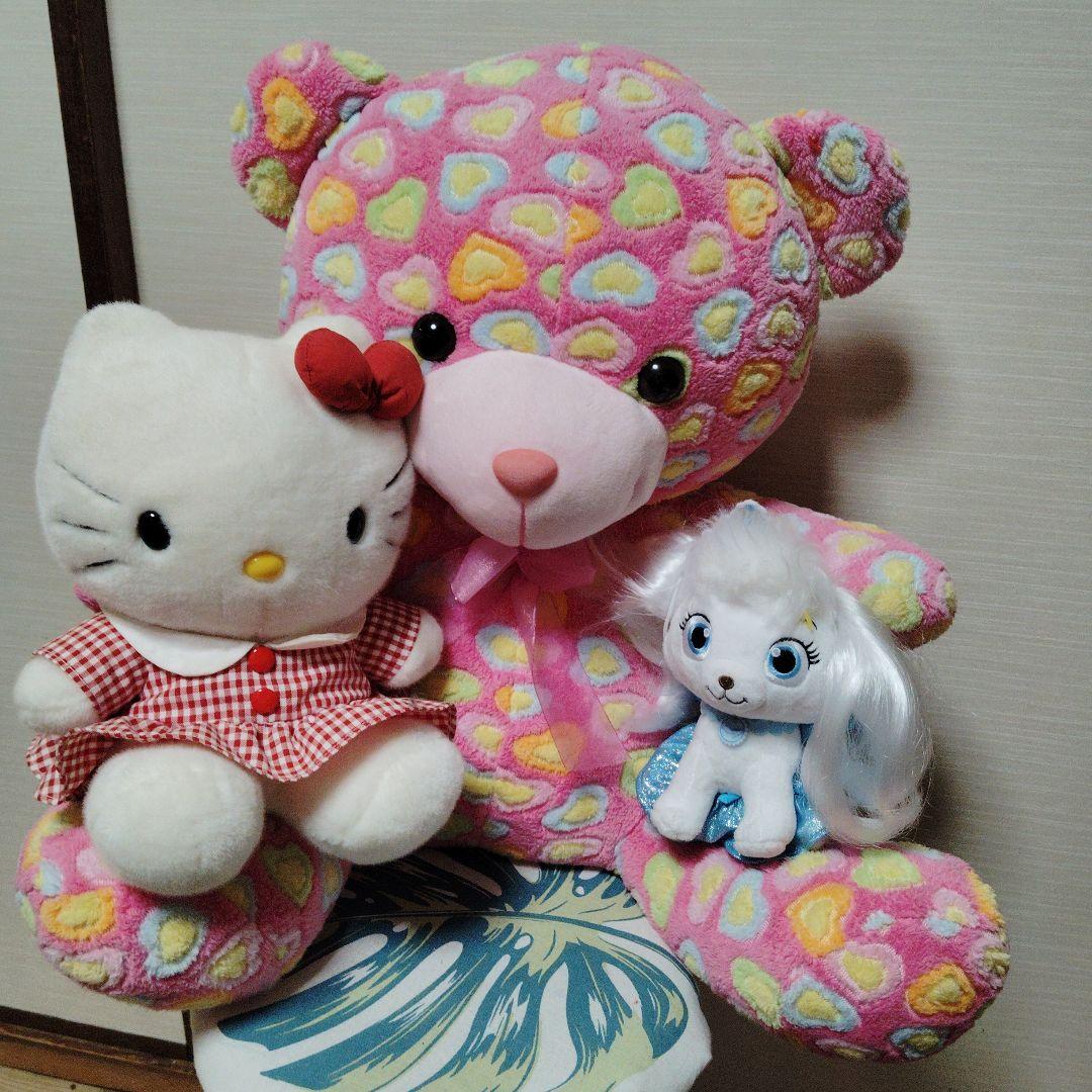 ハート模様のクマとハローキティのぬいぐるみセット