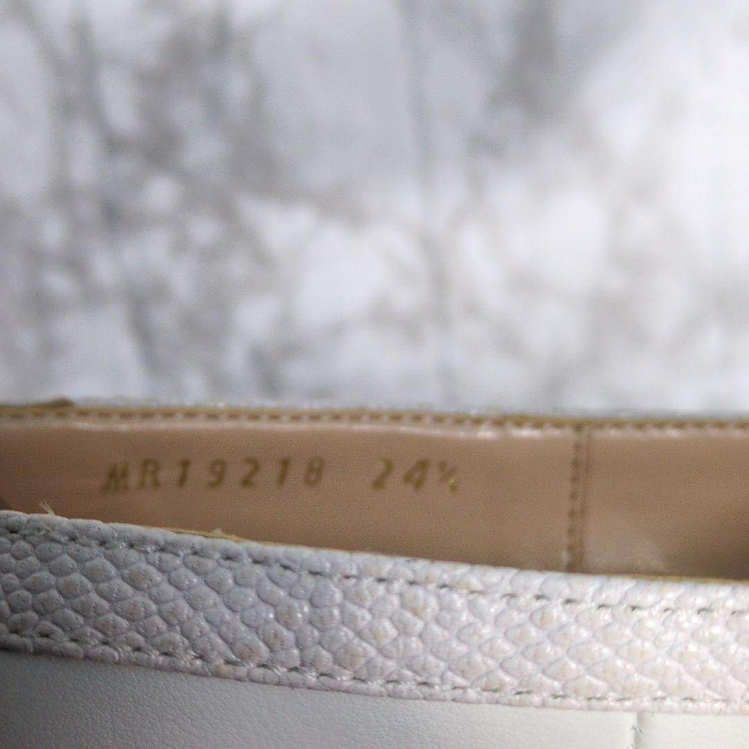 DIANA　パンプス　スタッズ　ホワイト　ハイヒール　ピンヒール　レザー　本革