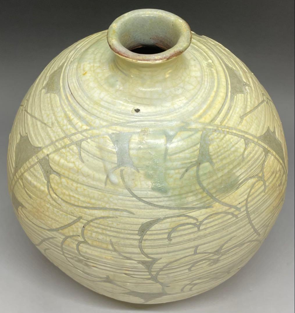 李朝　粉青沙器　扁壺　牡丹文　y023