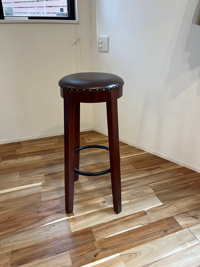 ブラウン 木製 スツール スタッズ付き