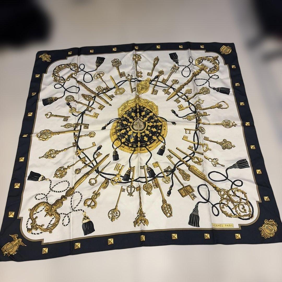 HERMÈS 鍵デザイン スカーフ 100%シルク
