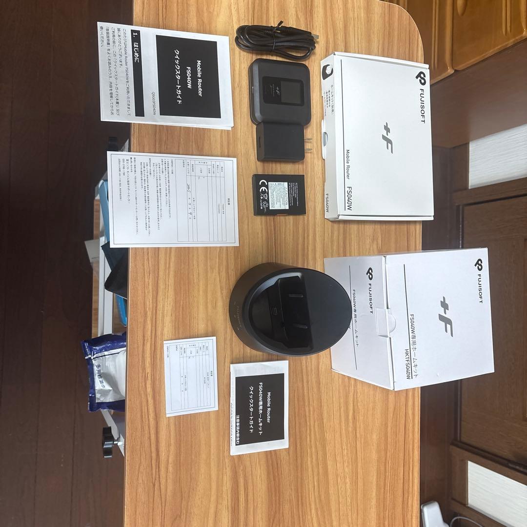 富士ソフト モバイルルーター FS040W + 専用ホームキット　セット