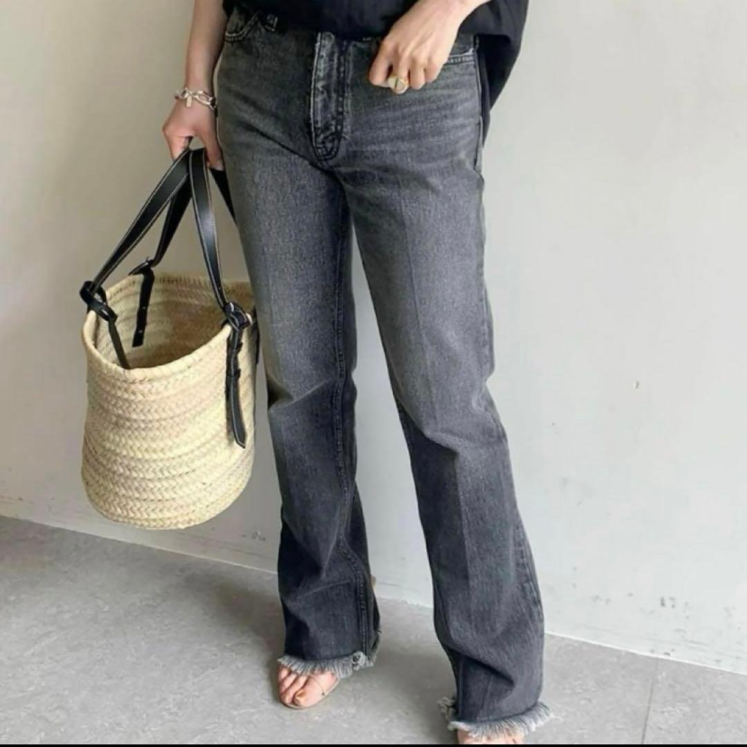 【美品】ウィムガゼット セミフレアデニム 美脚シルエット カットオフ26