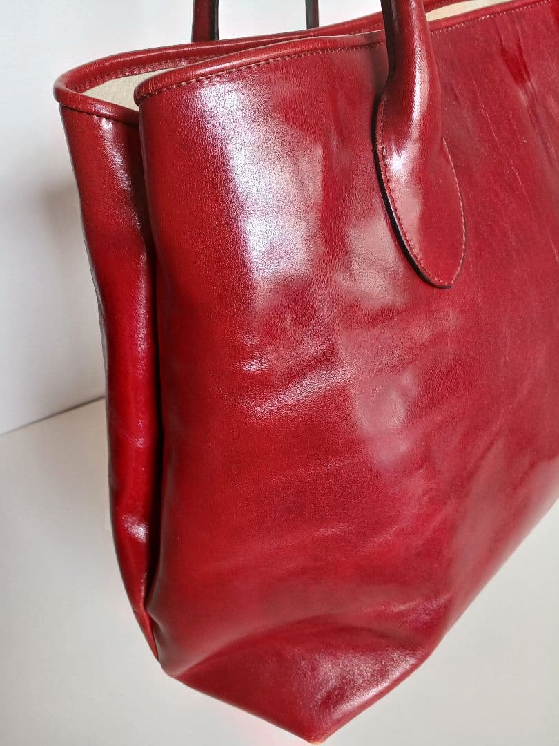 定価108000円(税込)　ペローニ　レザートート　RED　美品