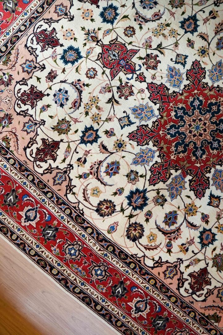 ペルシャ手織り絨毯 タブリーズ産 194×153cm
