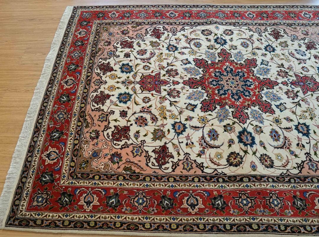 ペルシャ手織り絨毯 タブリーズ産 194×153cm