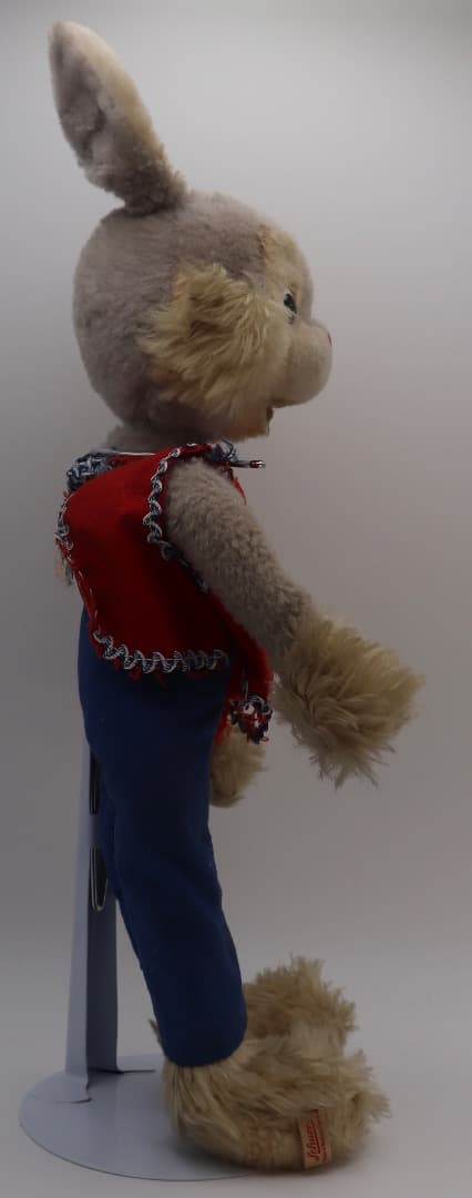 ウサギのぬいぐるみ人形