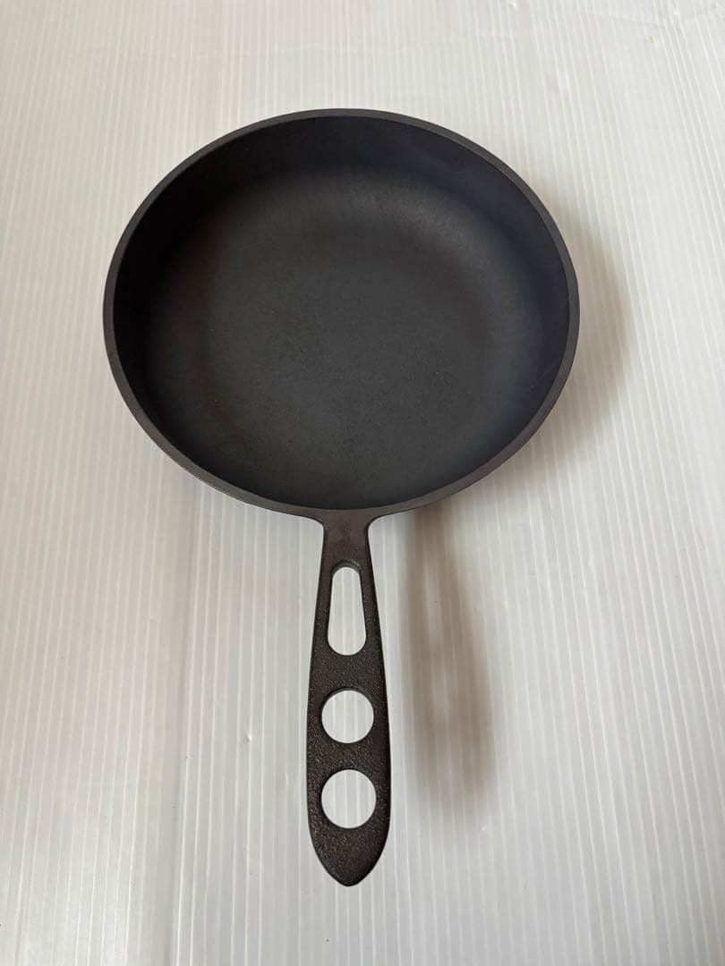 おもいのフライパン　OMOI 鋳鉄フライパン 20cm レシピブック付き