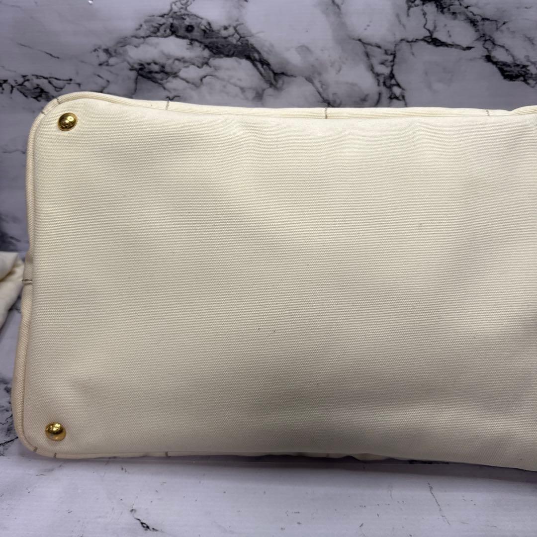 (美品)大人気、プラダ、カナパ、人気サイズ、L、人気色、ベージュ、3角プレート