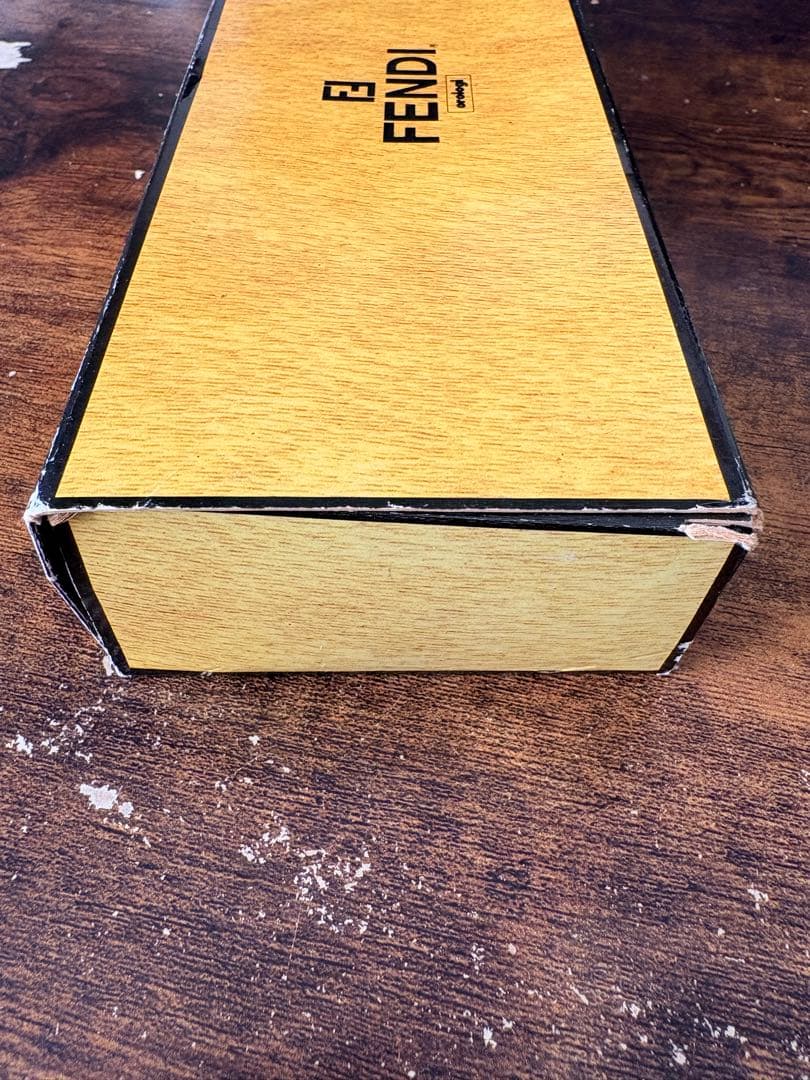 FENDI 腕時計(クォーツ) 交換用ベルト4本付き