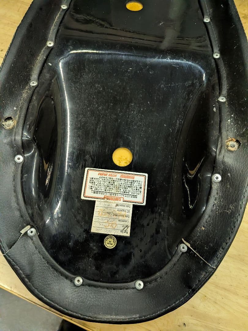 SR400　希少　美品　ナイトロヘッズ　タックロールシート　イージーライダース