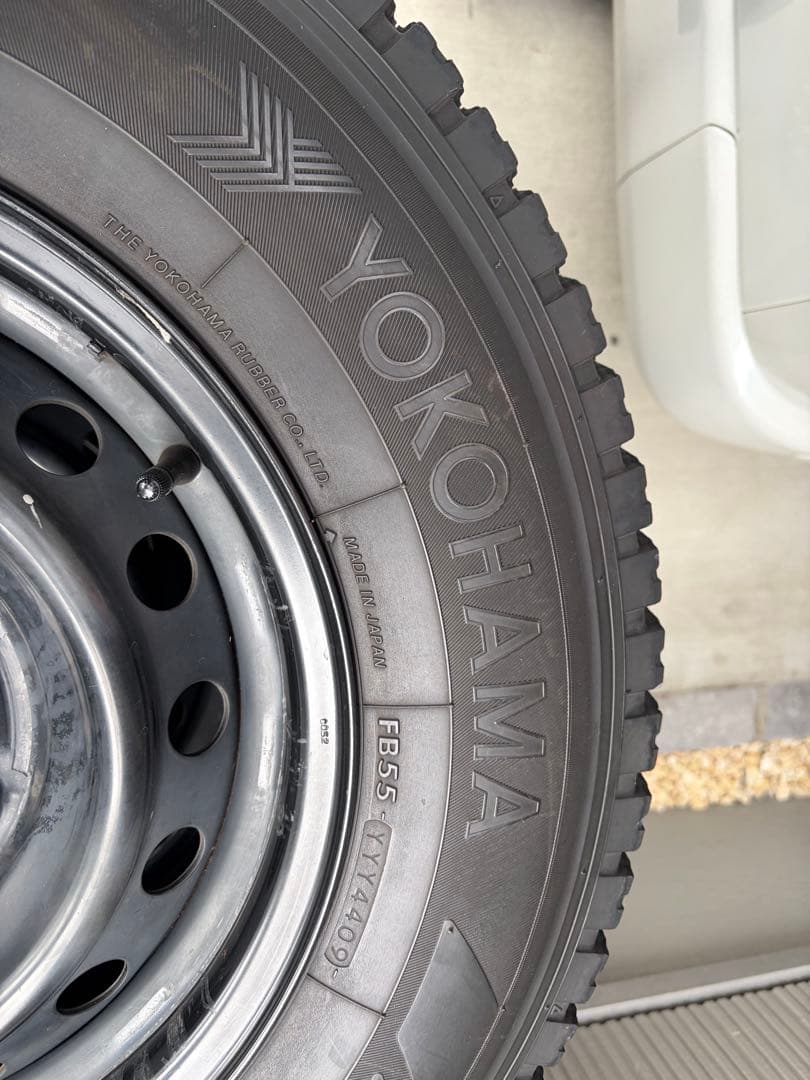 ハイエース　YOKOHAMA SY01 スタッドレスタイヤ 195/80R15