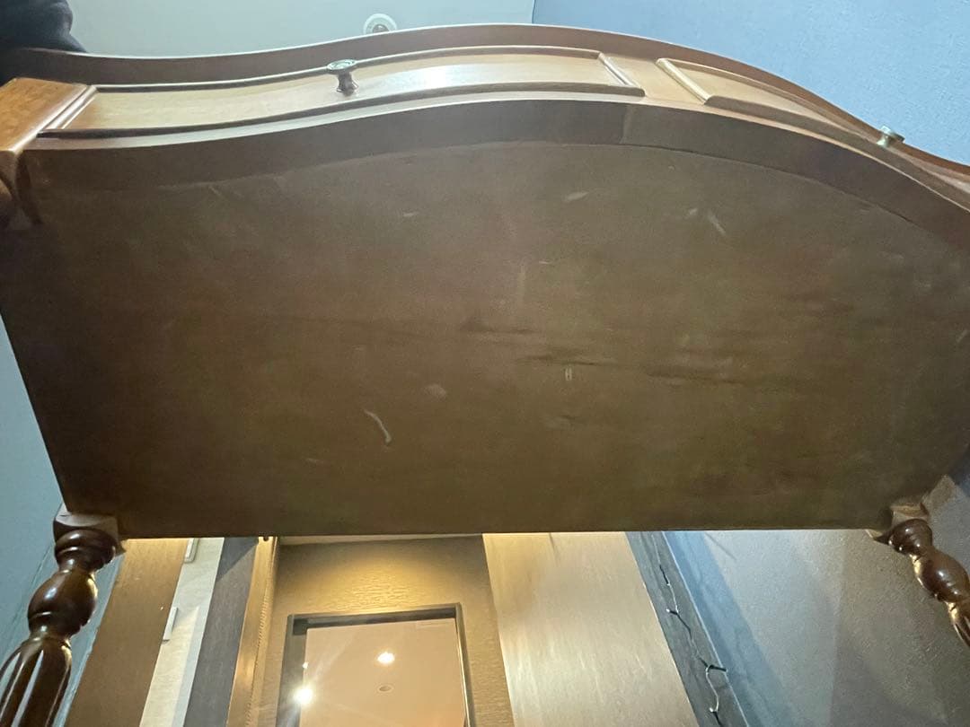 美しいデザインと上質な質感　アンティーク　コンソールテーブル