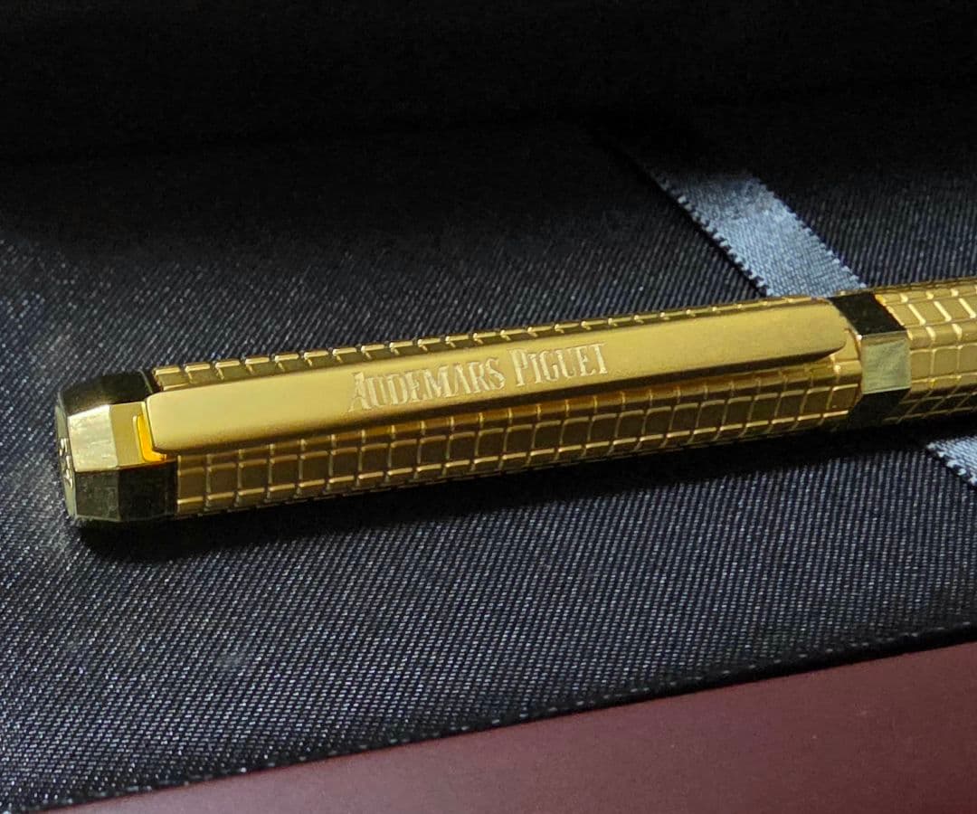 オーデマピゲ　ボールペン　ゴールド　箱付き　新品