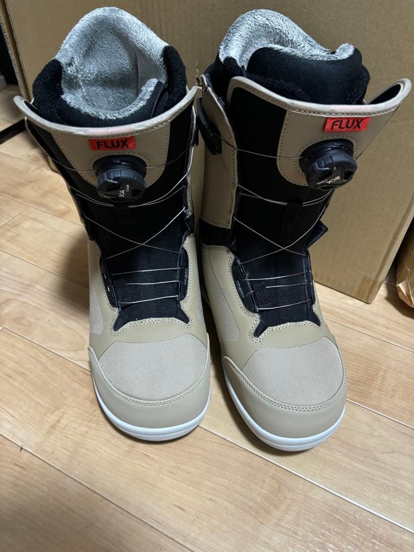 ほぼ新品！　FLUX スノーボードブーツ ベージュ/ブラック　28.5