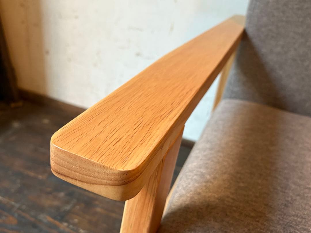 グレーの2人掛けソファ　2p モダン