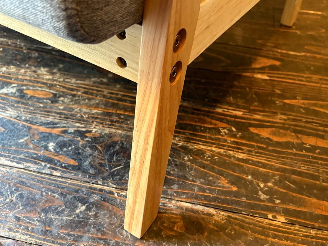 グレーの2人掛けソファ　2p モダン