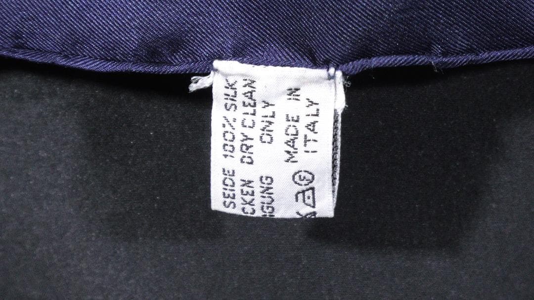 Cartier　カルティエ　大判シルクスカーフ　D480