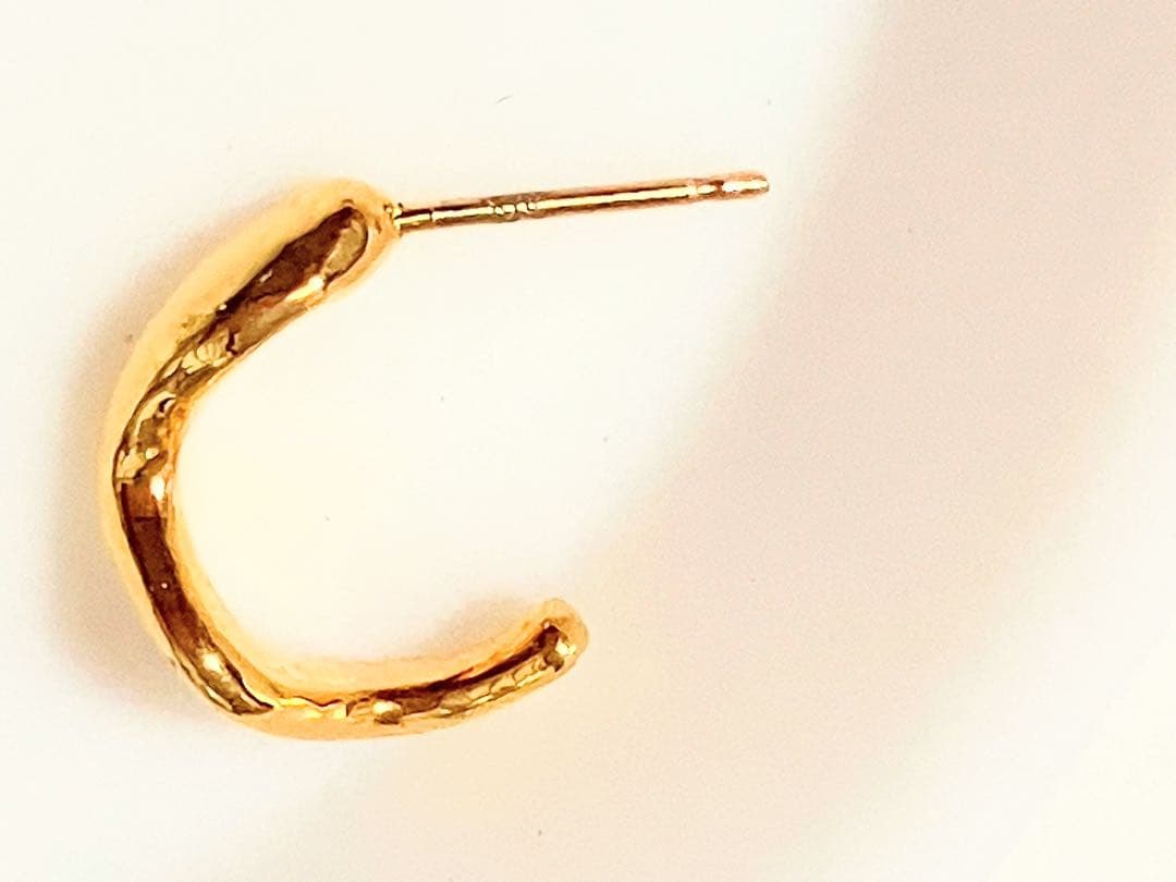 K18刻印 ウェーブフープピアス 未使用 アレルギー対応 1.37ｇ 18金