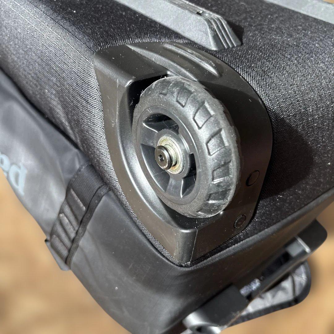 Patagonia 70L ブラックホール・ウィールド・ダッフル［状態良好］