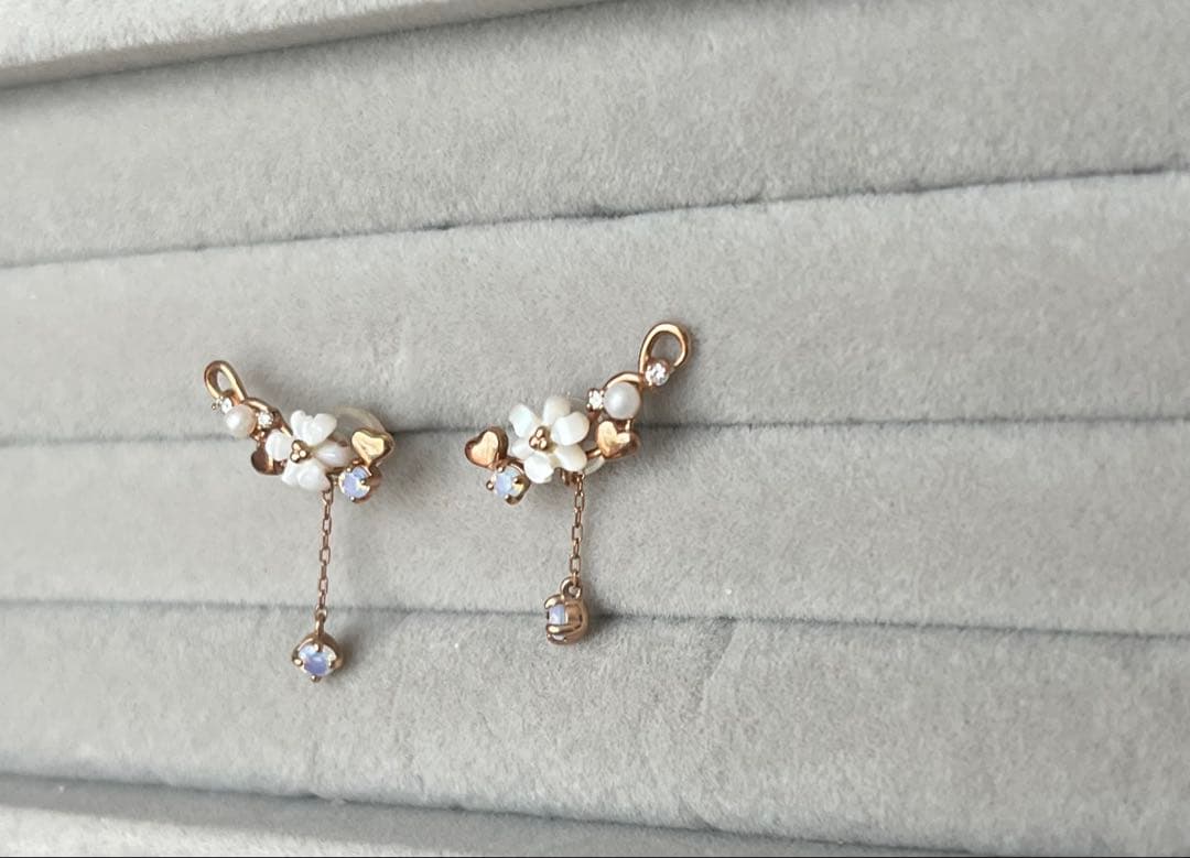 最終K10サマンサティアラ　フラワーモチーフ ピアス(両耳用)