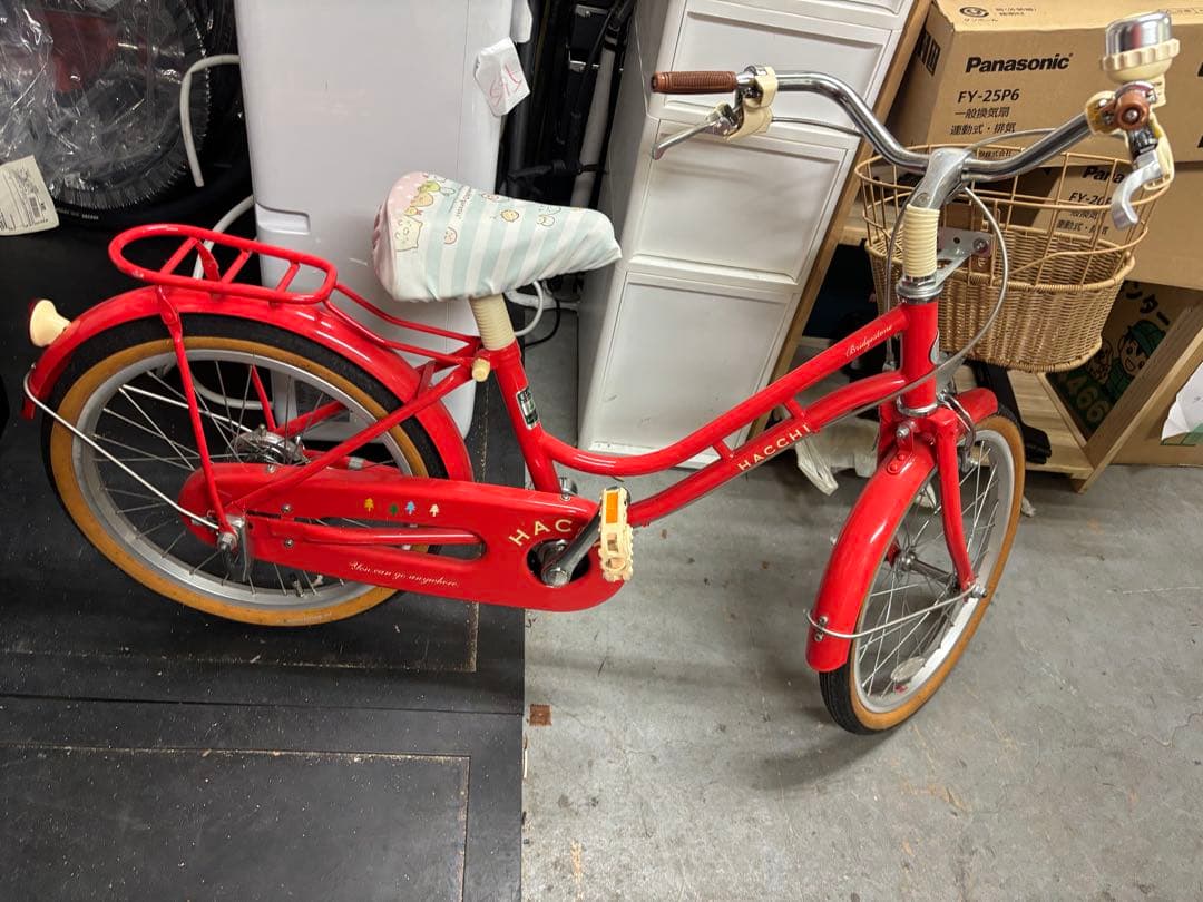 赤い子供用自転車 バスケット付き