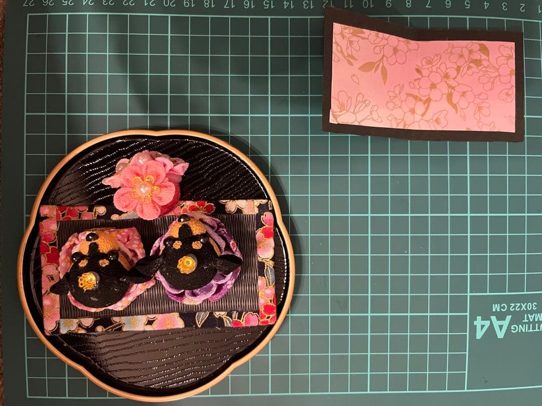 つまみ細工　ダックスフンド　雛人形