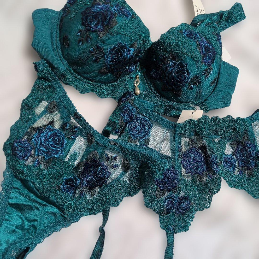 スタディオファイブ　緑　花柄刺繍ブラ・Tバック・ガーターベルト3点セット　C75