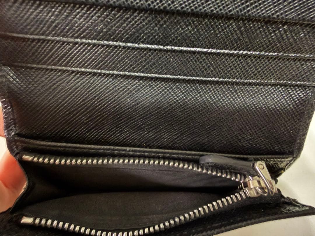PRADA プラダ　折りたたみ財布　2つ折り　ブラック　ネロ