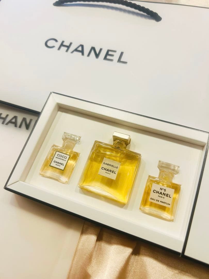 CHANEL キーホルダーロック 香水セット ショッパー付き