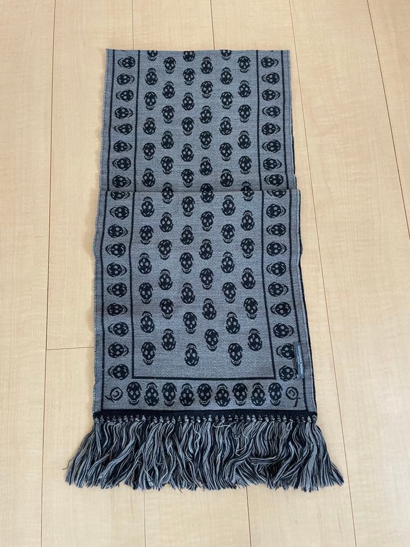 アレキサンダー・マックイーン　スカル柄マフラー