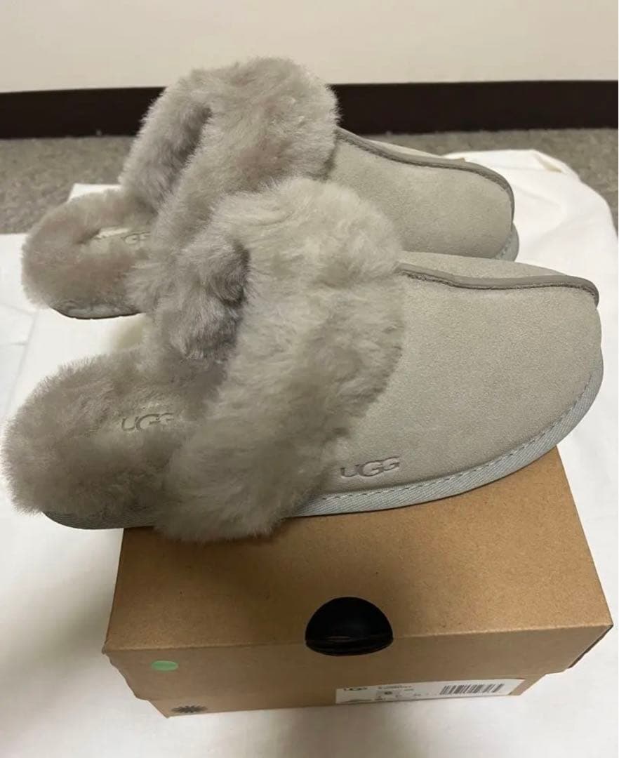 UGG ルームスリッパ、サンダル　グレー　箱無し
