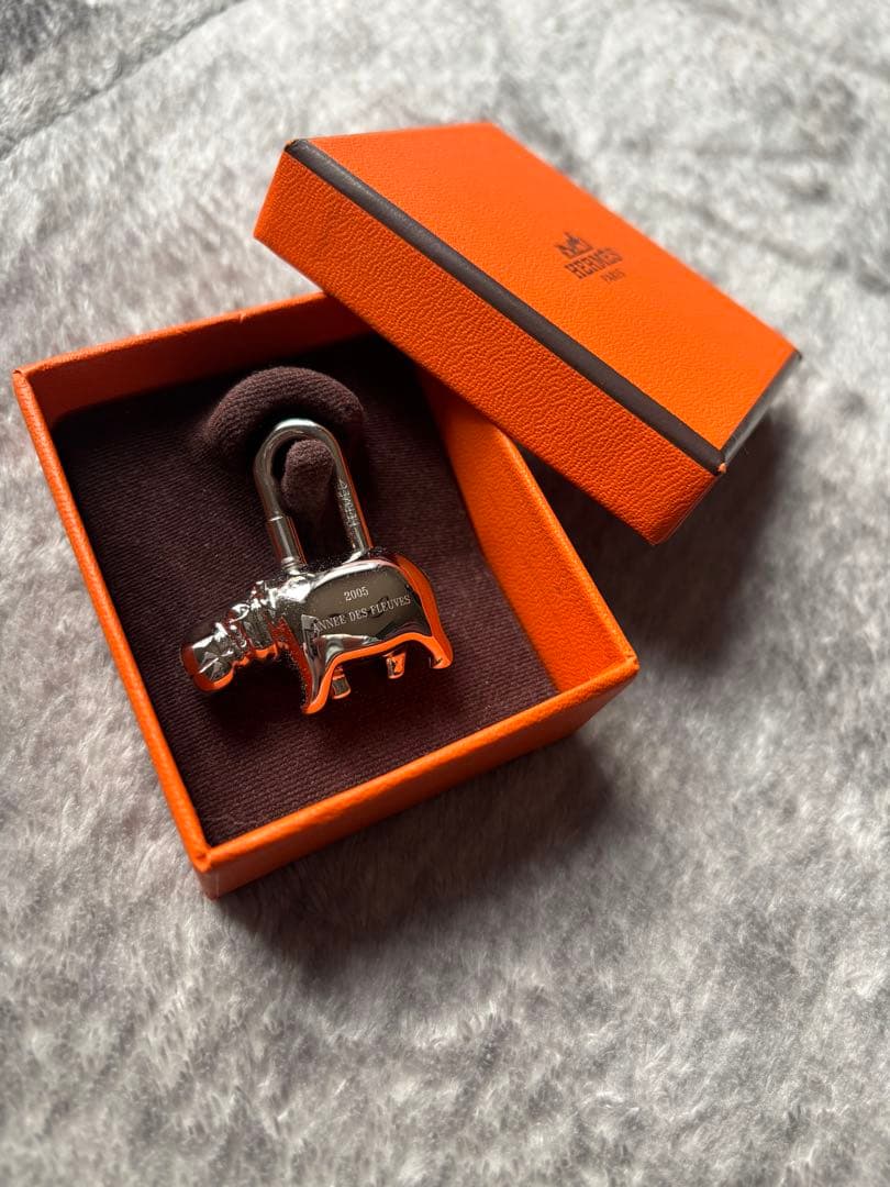 HERMES エルメス　カデナ　カバー　シルバー　新品