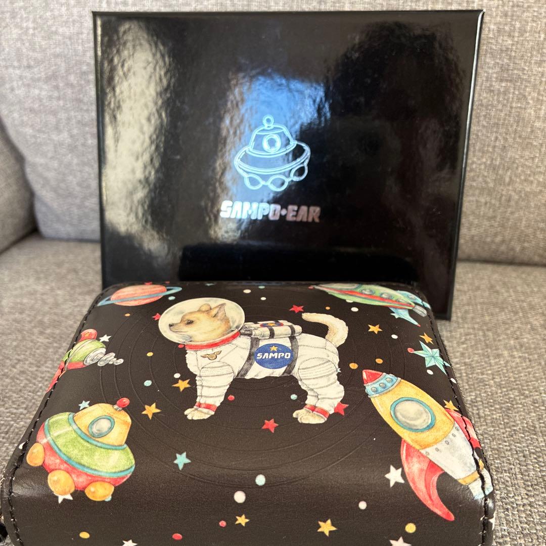 SAMPO・EAR 犬と宇宙船デザインの折り財布
