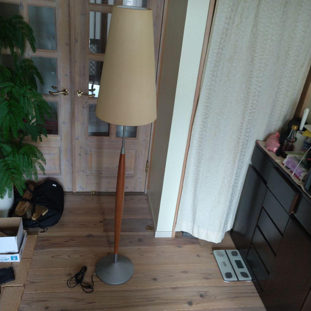 ヤマギワ フロアスタンド 木製（オーク？）と金属