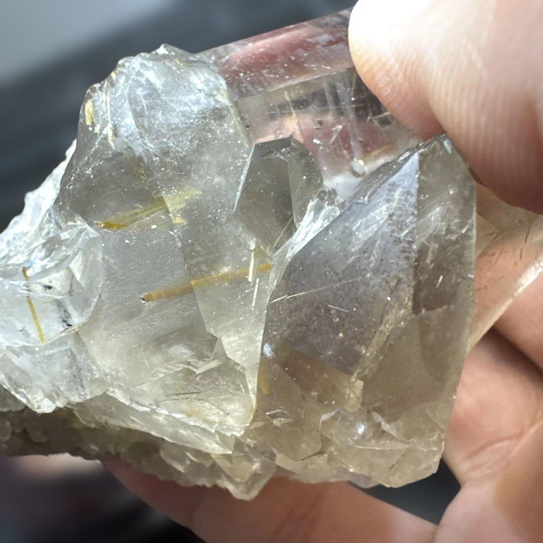 【極上品】希少　ゴールドルチルクォーツ クラスター 光台座付